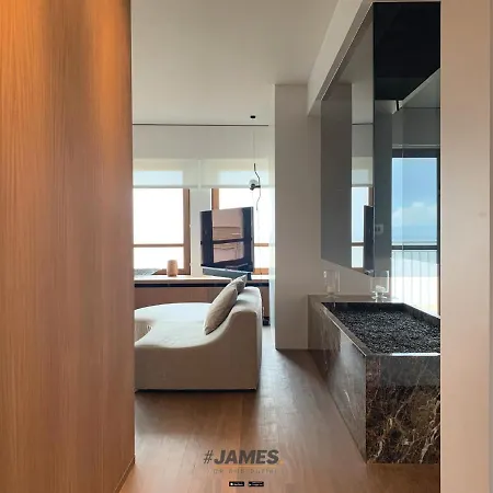Schitterend, Ruim Design Appartement Met Frontaal Zeezicht Ref J00764 Apartment