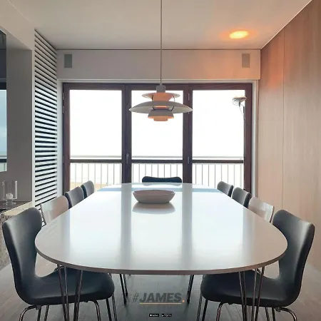 Schitterend, Ruim Design Appartement Met Frontaal Zeezicht Ref J00764 Apartment